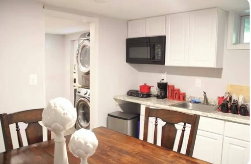 Wheaton-Glenmont House | Spacious 6-bedroom house with WiFi, AC in charming Silver Spring