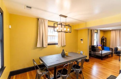 Fairlawn House | Spacious Charming DC Row House plus Free Parking-Sleeps 17 guests