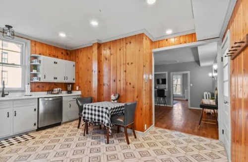 Strasburg House | Spacious Historical Manor