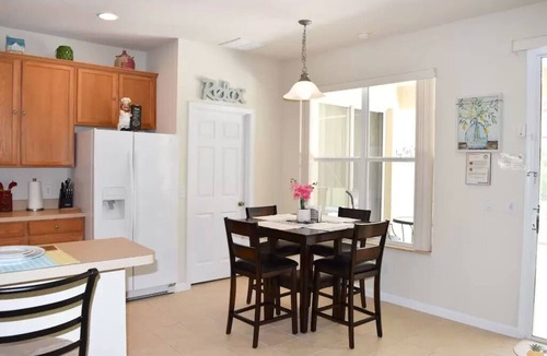 Trafalgar Village Villa | Spacious Luxurious 6 Bedroom 5 Bath Villa Sleeps 12 Pool, Jacuzzi, near Disney