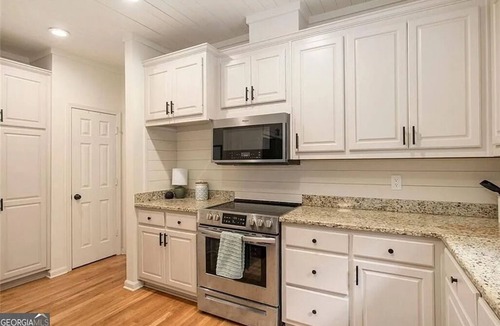 Flowery Branch House | Spacious Luxury Retreat with Lake Lanier Access – 5BR in Flowery Branch!