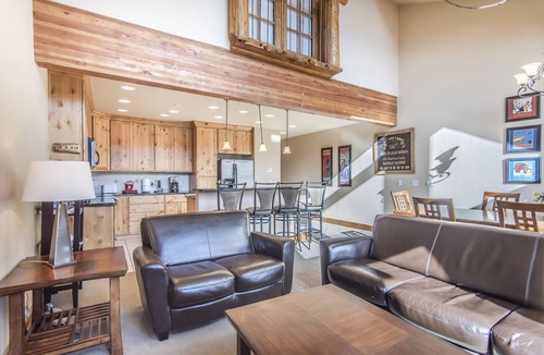 Fraser House | Spacious multi-family town home with GAME ROOM, GREAT VIEWS & PRIVATE HOT TUB