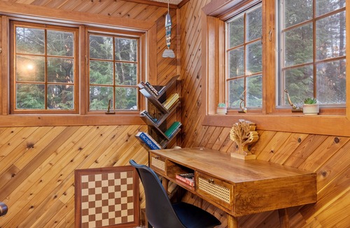 Orange House | Spacious Pet Friendly Waterfront w/Hot Tub & Yogo Studio-Sleeps 12!