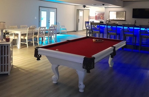 Oak Ridge House | Spacious, private retreat - hot tub, firepit, pool table, dry sauna, patio