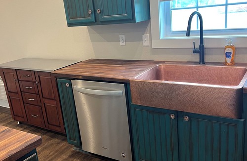 Sullivan House | Spacious Private Studio Attached Garage WasherDryer Wi-Fi