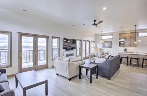 Pipe House | Spacious Recently Built Home < 1 Mi to Lake!