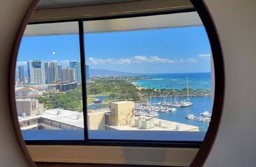 Waikiki Condo | Spectacular Ocean Views- Great Location-Free Parking- Full Kitchen -Washer/Dryer