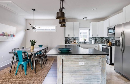 Nevada Street House | Stay on a Restored 1920 Residence mins to Riverwalk