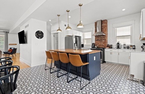 Hanover Place House | Stay on Main - Large Home Near Plaza, Westport & Downtown