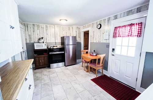Endicott House | Steps from En-Joie Golf - 3BR Bungalow, Pet-Friendly w/AC & WiFi