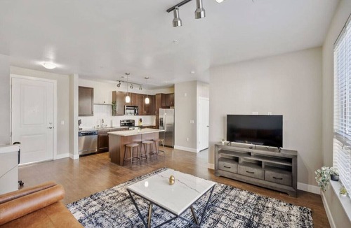 Lone Tree Apartment | Steps From Sky Ridge Medical!