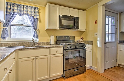 Buzzards Bay House | Steps to Cape Cod Canal: Pet-Friendly Home