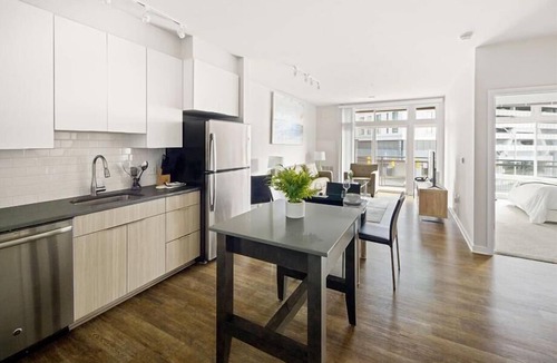 Reston Apartment | Steps to Metro | Best Food & Drink Spots Close by | nr RTC