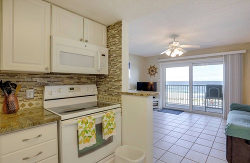 Ormond-by-the-Sea Condo | Steps to Shore: Ormond Beach Condo w/Pool Access!