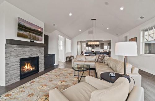 Bend House | Stone