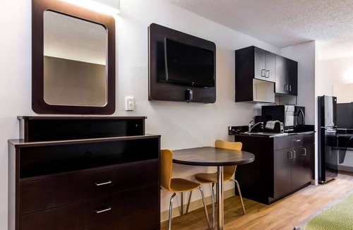 LaGrange Hotel | Studio 6 Extended Stay - Lagrange, GA