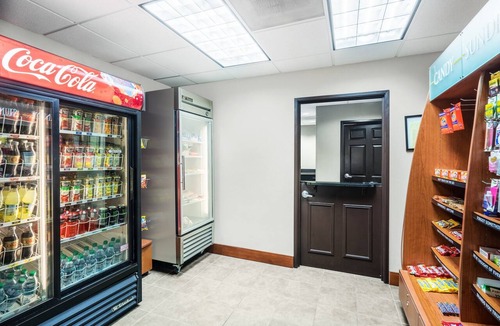White Station Apartment | Studio | Free Breakfast. Outdoor Pool. Gym.
