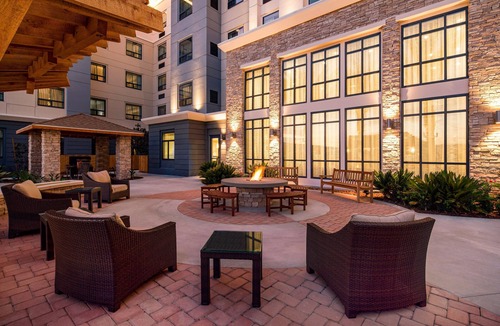 Irvine Business Complex Apartment | Studio Suite w/Breakfast, Pool & Full Kitchen