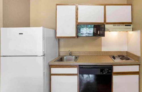 Fishkill Apartment | Studio6 Fishkill 2 Full Beds, Mobil Tub, Nsmk Kitchen