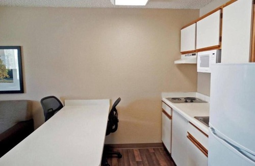 Fishkill Apartment | Studio6 Fishkill 2 Full Beds, Mobil Tub, Nsmk Kitchen