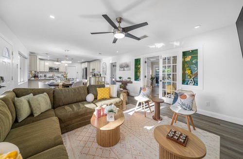 Temple Terrace House | Stunning Gem Home w/Heated Salt Pool & Game Room