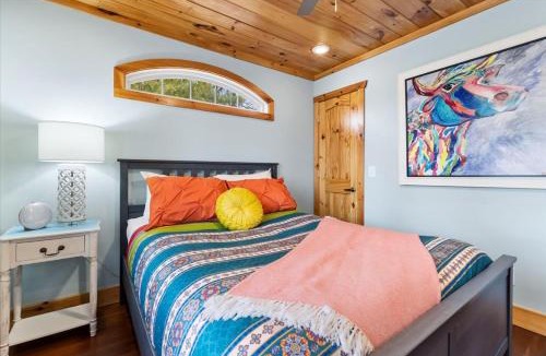 Fancy Gap House | Stunning Mountain Retreat! Packed with Fun! Air Hockey Table! - Two Sisters Chalet