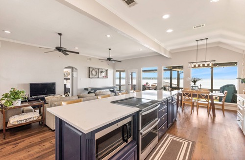 Mabank House | Stunning Views - Infinity Firepit Deck - Dock