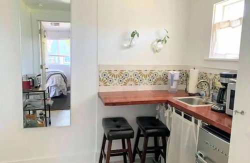 Arcata House | Stylish & Bright , King Bed, Downtown Oasis