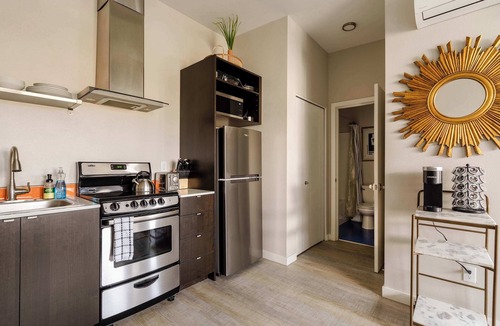 Belmont Apartment | Stylish Hawthorne 1BR w 90 WalkScore