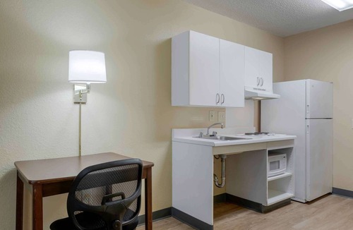 Akron Hotel | Suburban Studios Copley Akron West