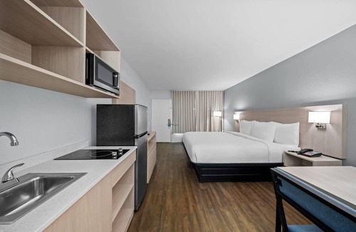 Daytona Beach Hotel | Suburban Studios Daytona Beach - Speedway