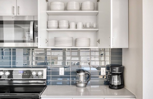 Wilburton Apartment | Sunlit Bellevue 2BR w/Gym & W/D, near Spring District, by Blueground