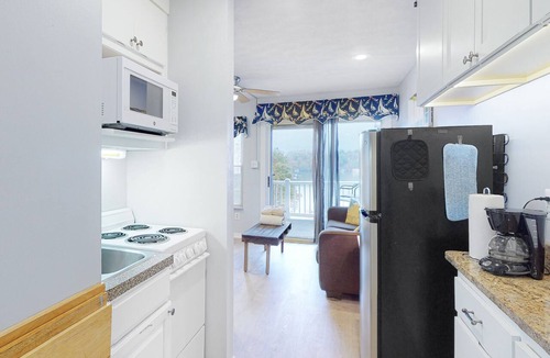 North Shore Condo | Sunset Landing - Waterfront condo with lake-view deck, tennis court & pool