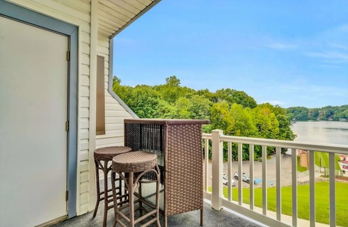 North Shore Condo | Sunset Landing - Waterfront condo with lake-view deck, tennis court & pool