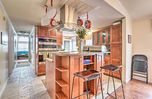 Garden City House | Surfside Beach Home w/Resort Perks: Walk to Beach