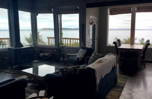 Eastsound Cabin | Sweeping Views on the Water