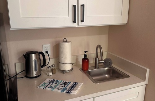 Windwood Bay Apartment | Ta-da! How does this look? Modern Vacation Studio Minutes Away From The Parks!