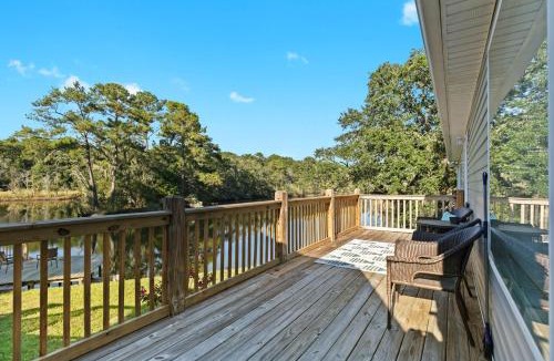 Mobile House | Tara's Riverfront Hideaway
