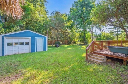 Florala House | The Barefoot Bungalow - Vintage Charm by the Lake