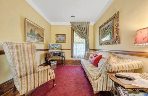 Alderson Apartment | The Equestrian, Relaxing 4-bedroom Bed & Breakfast in Historic Alderson, WV, with AC, WiFi