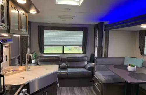 Mobile House | The GreyWolf - Convenient & Cozy RV
