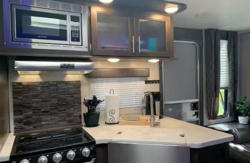 Mobile House | The GreyWolf - Convenient & Cozy RV