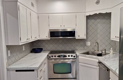 Belleville House | The Holly House. Comfort and Stylish charm.