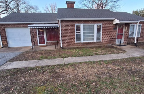 Belleville House | The Holly House. Comfort and Stylish charm.