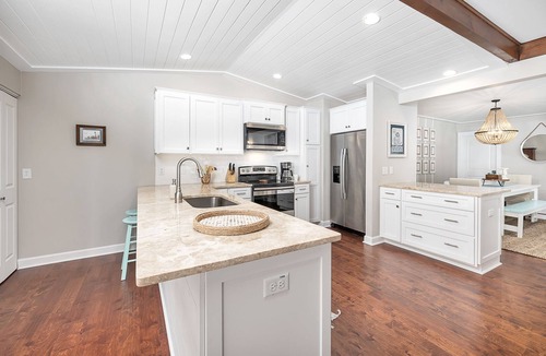 Saint Simons Heights House | The Island Pearl! Perfect Private Escape with Private Pool, Newly Renovated, Great Outdoor Spaces!