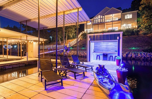 Sunrise Beach House | The Perfect Vacation! Sleeps 18 -Slide-Sandy Beach-Pool Table-Kids Space & More!