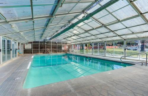 Bend House | Third-floor riverfront condo near downtown Bend