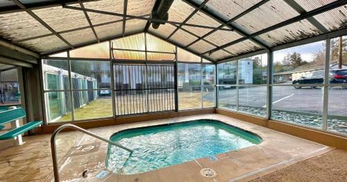Bend House | Third-floor riverfront condo near downtown Bend