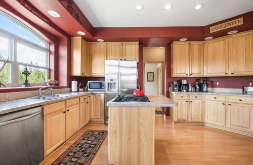Grand Lake House | Three Bears Retreat; -Sleeps 18+;RMNP; Grand Lake/Ski Granby/WP/HOT TUB/PRIVACY