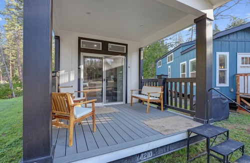 Groveland House | Tiny Blanca at Yosemite gateway